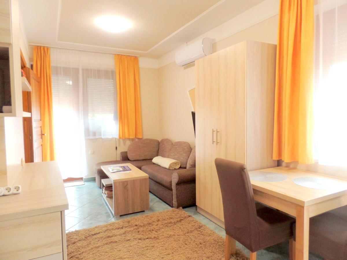 Apartman Siesta Buek - Buekfuerdo Exterior photo
