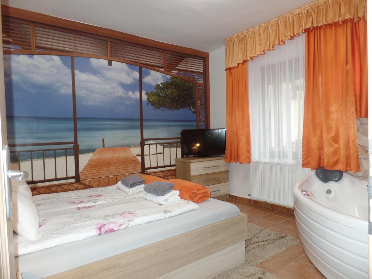 Apartman Siesta Buek - Buekfuerdo Exterior photo
