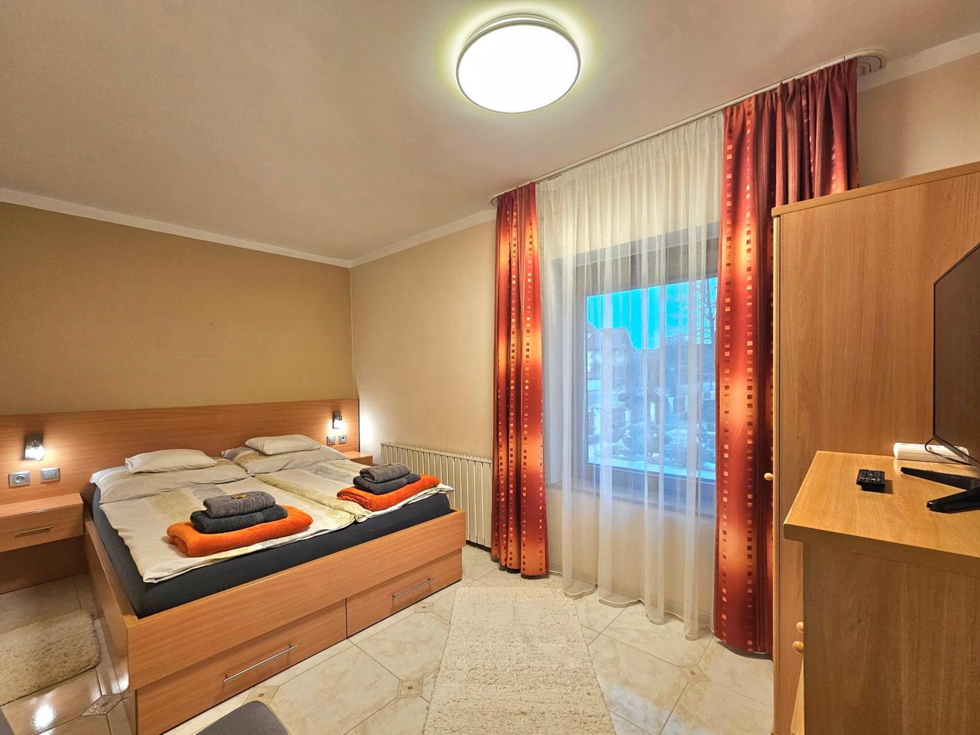 Apartman Siesta Buek - Buekfuerdo Exterior photo